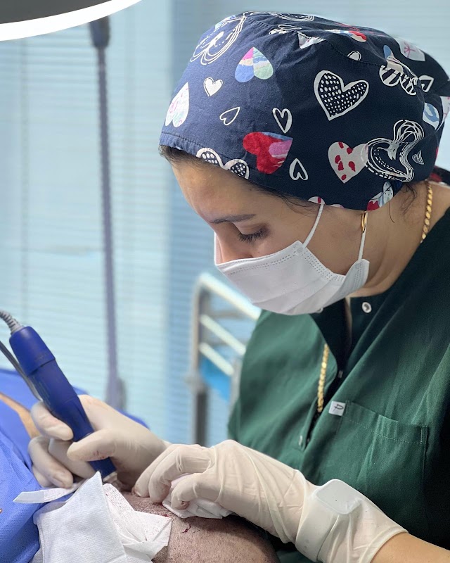 Haircente Clinic logo