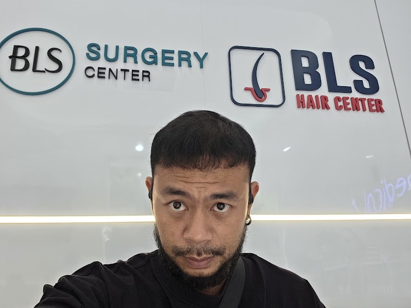 BLS hair center (ศูนย์ปลูกผม บีแอลเอส) logo