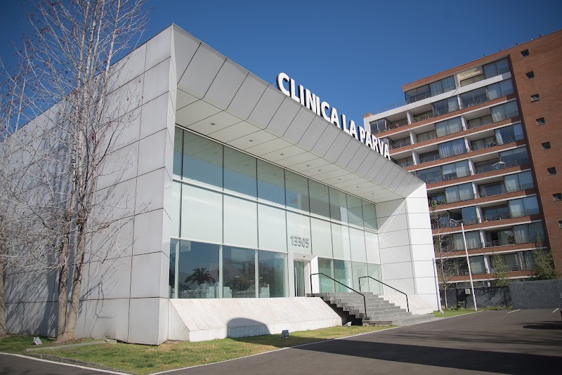 Clínica La Parva logo