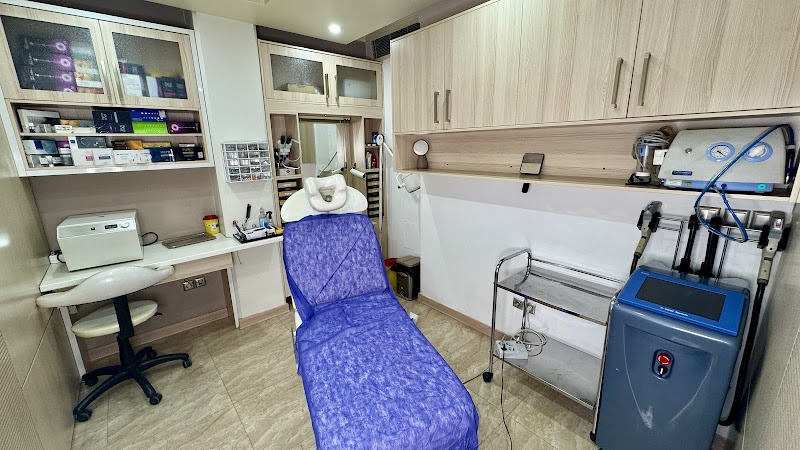 Dr. Roxanna Sadoughifar Hair Institute – Hair Transplant Clinic Tehran logo