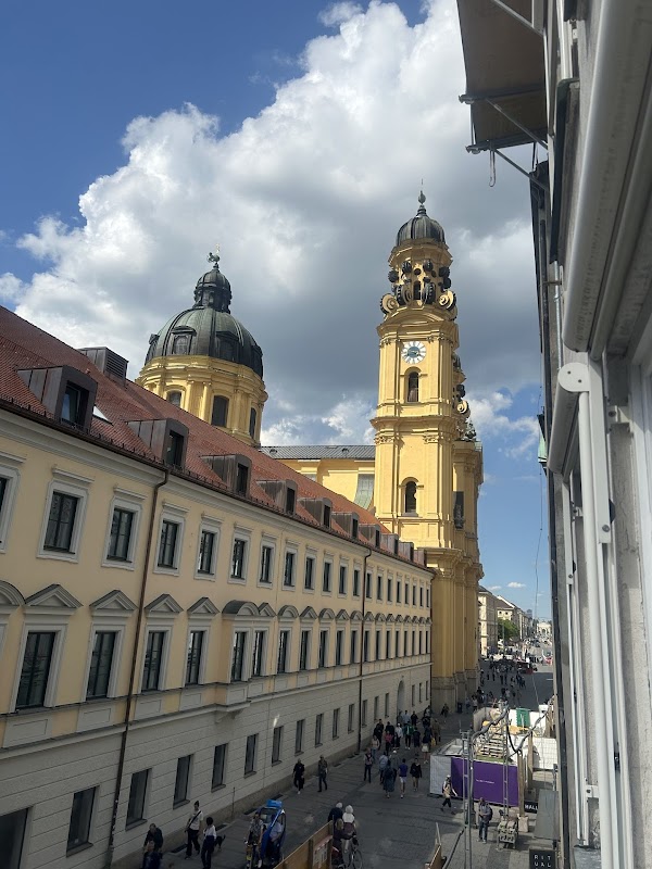 Dr. Sussan Rosenthal / Munich Hair Transplant logo