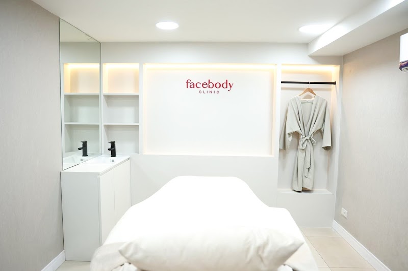 Facebody Clinic เฟสบอดี้คลินิก ปลูกผม ทำตาสองชั้น ยกคิ้ว เสริมความงามปรับรูปหน้า สกินแคร์ ดีที่สุดย่านเอกมัยสุขุมวิท logo