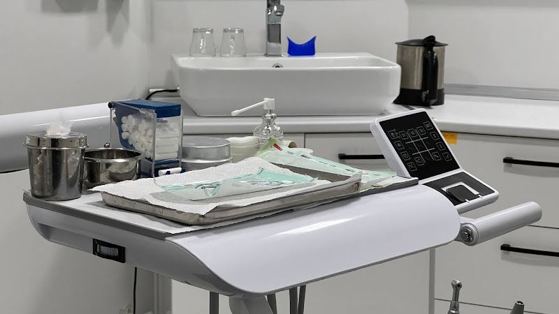 Hair Hub Clinic logo