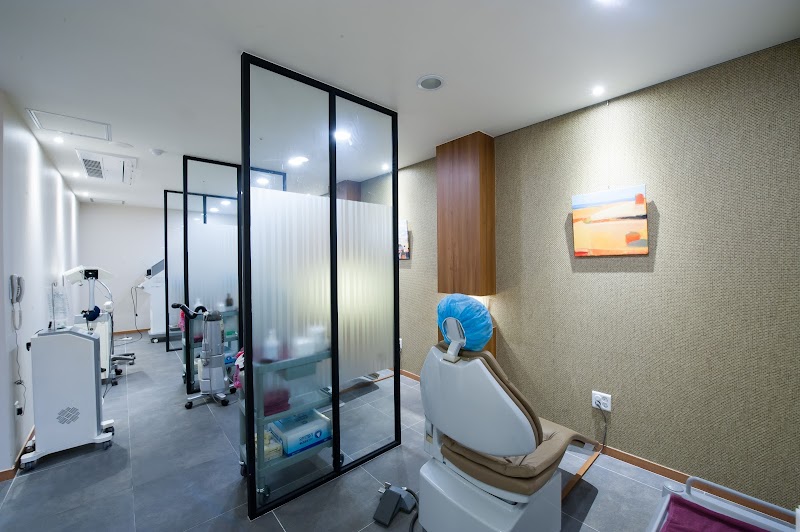 New Hair Institute logo