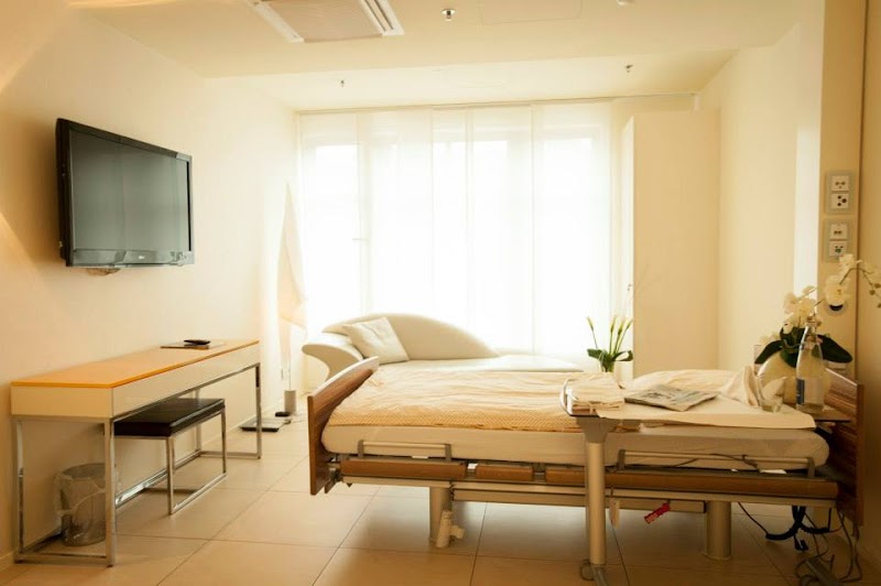 Pearl of Aesthetic logo