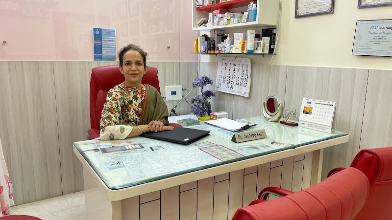 Skin Aura Brain And Spine Neuro Centre - Best Skin Clinic in Gurgaon logo